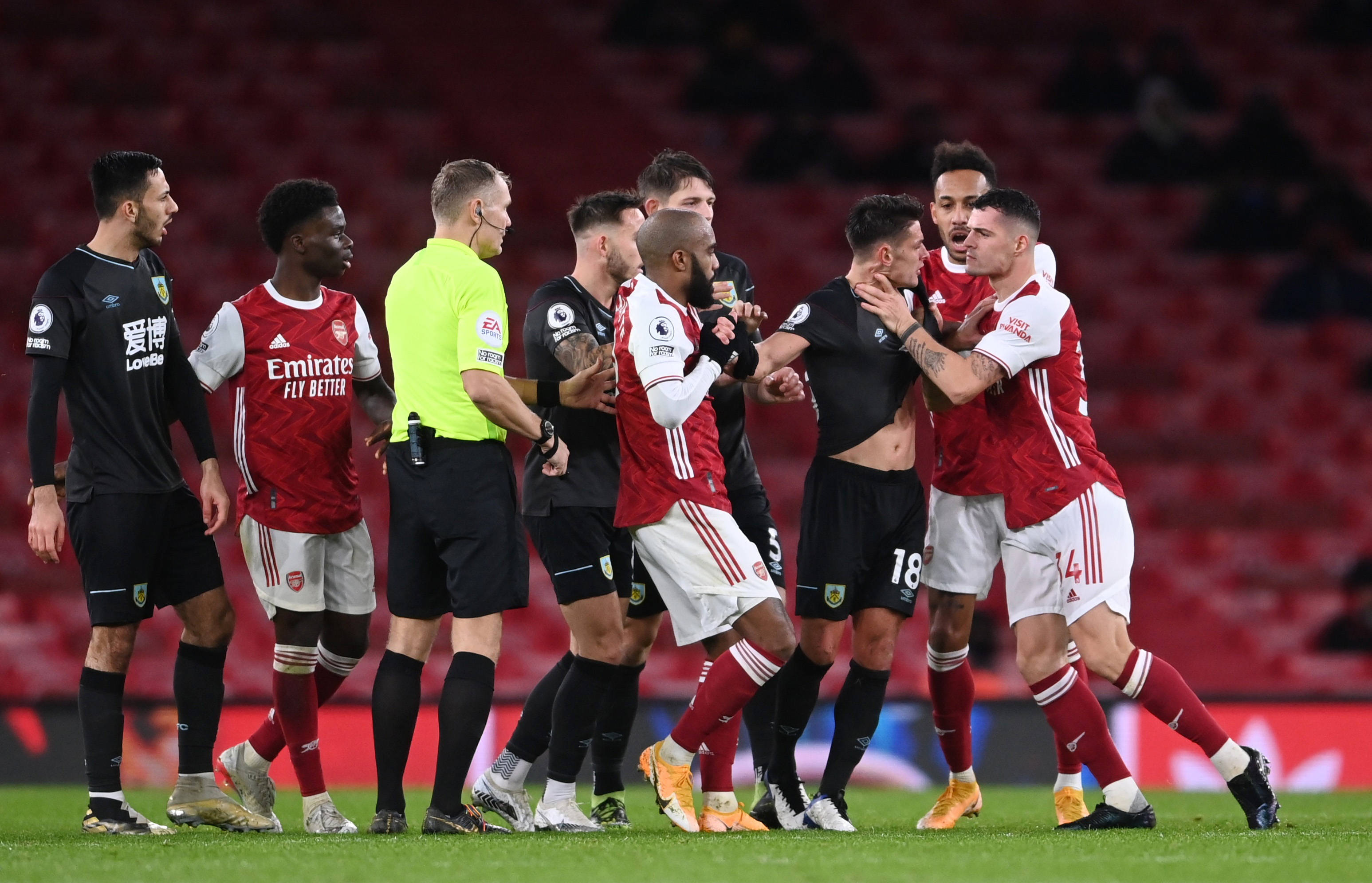 飛機漸漸起 飛機漸漸起