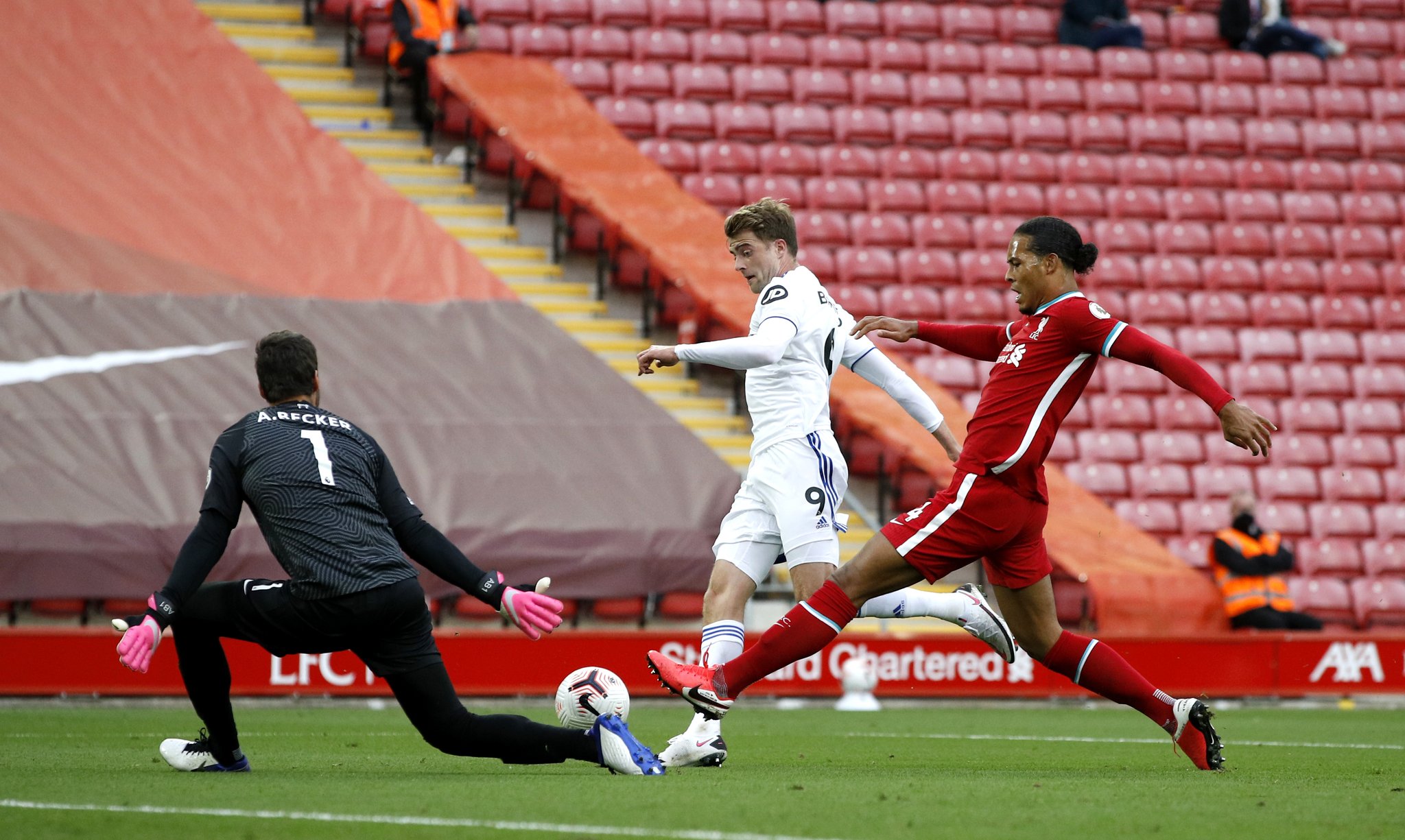 梅西一如既 梅西一如既