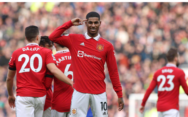 他的一举一 他的一举一